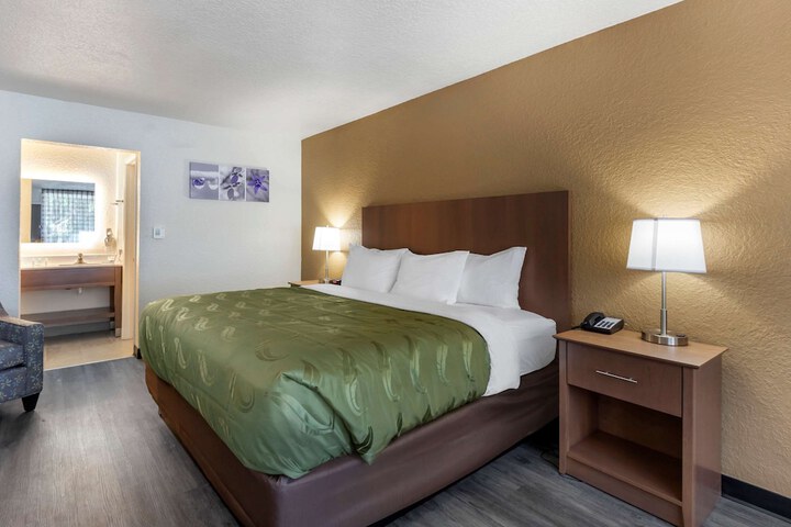 Room 33 of 38