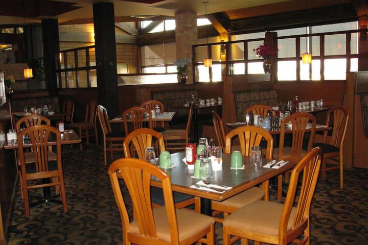Dining 48 of 56
