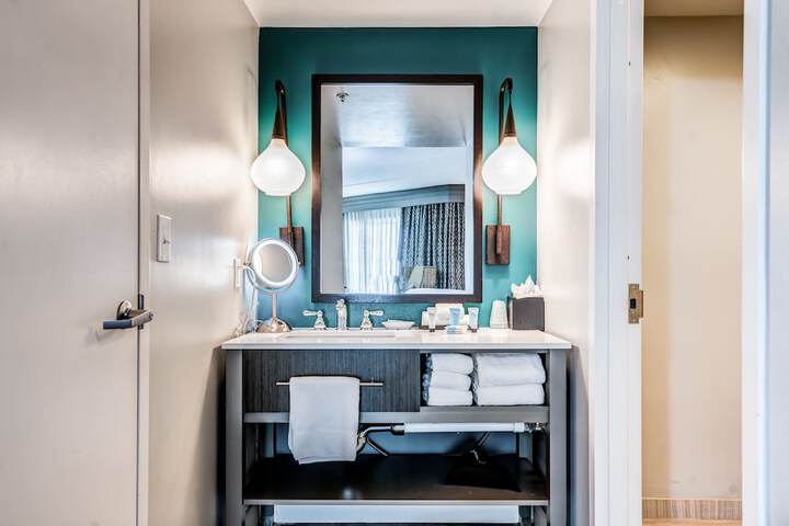 Room 53 of 100