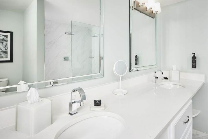 Redmont Hotel Birmingham Curio Collection by Hilton