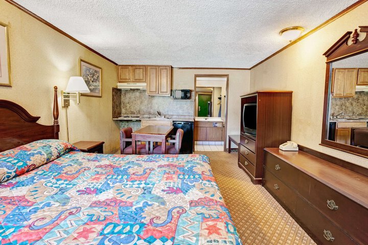 Room 8 of 17