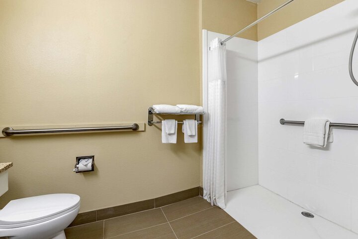 Room 15 of 38