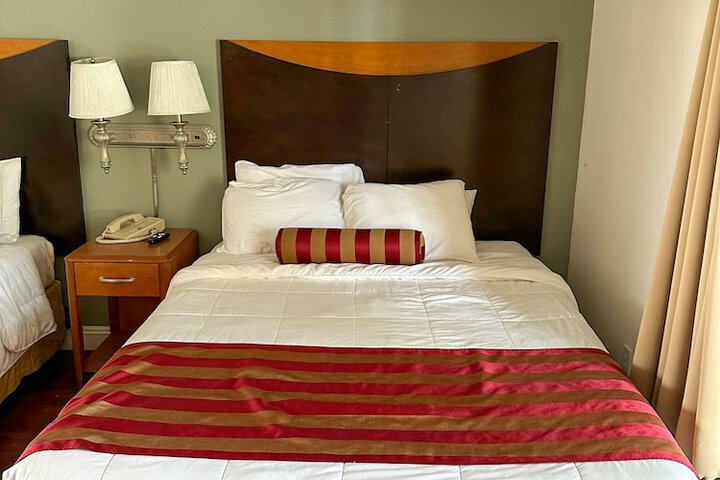 Room 14 of 65