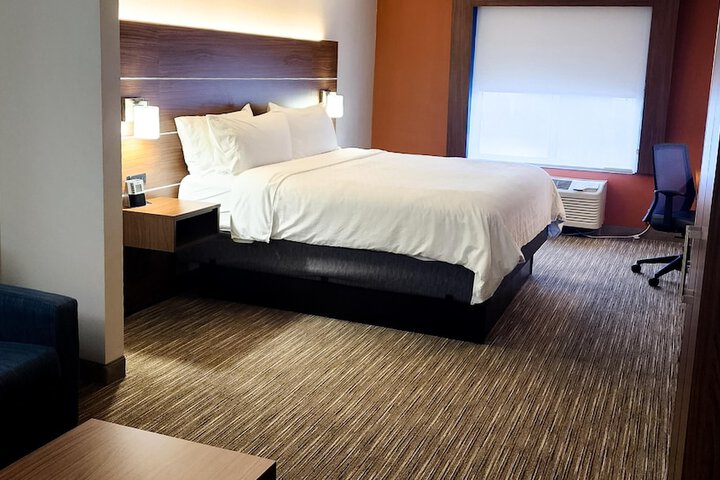Room 25 of 42