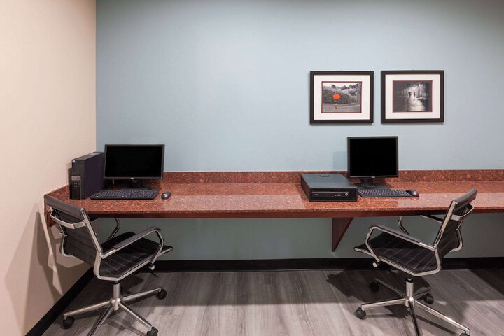 Business Center 83 of 85