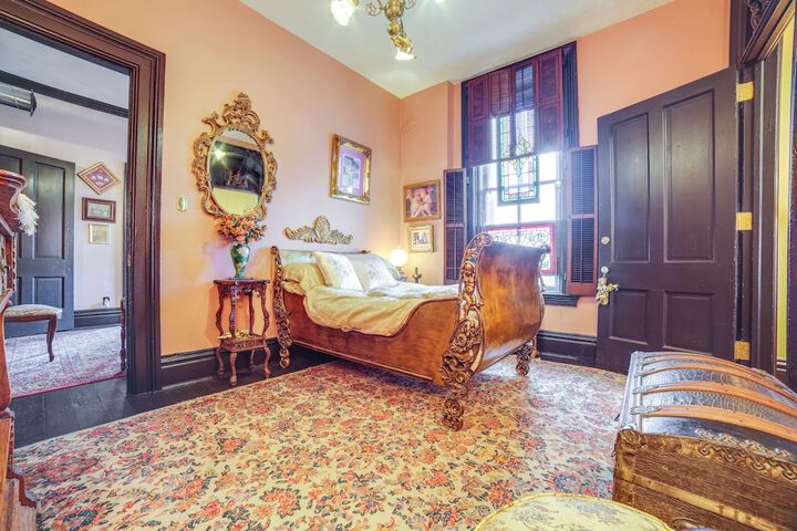 Vintage Apartment in Historic Downtown La Porte