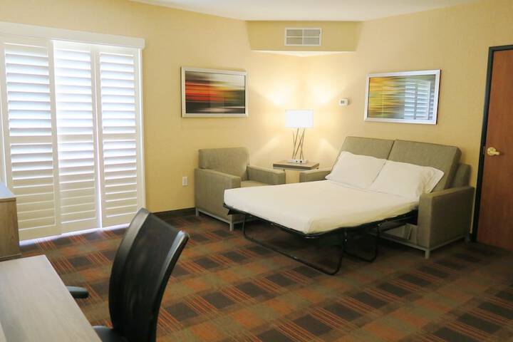 Holiday Inn Express & Suites Elk Grove Central - Hwy 99 by IHG