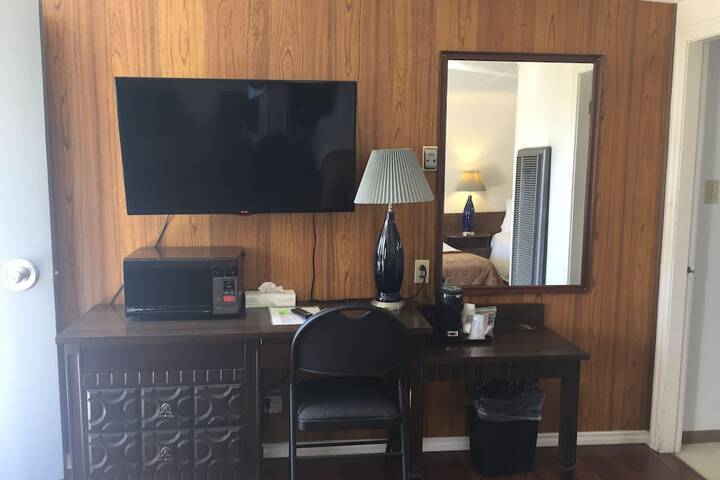 Room 9 of 16