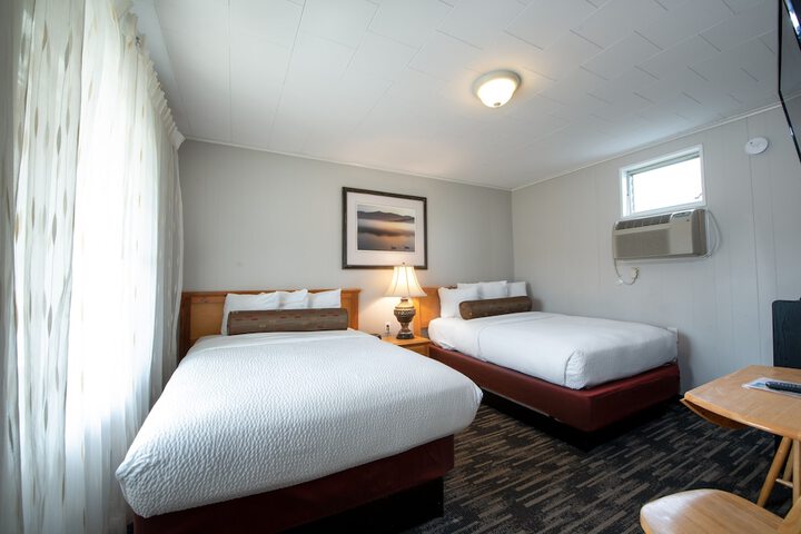 Scottys Lakeside Resort
