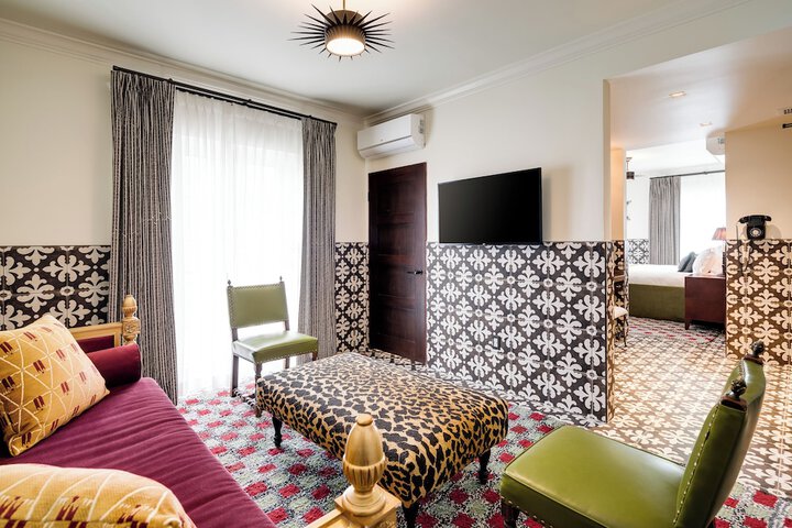 Room 83 of 116