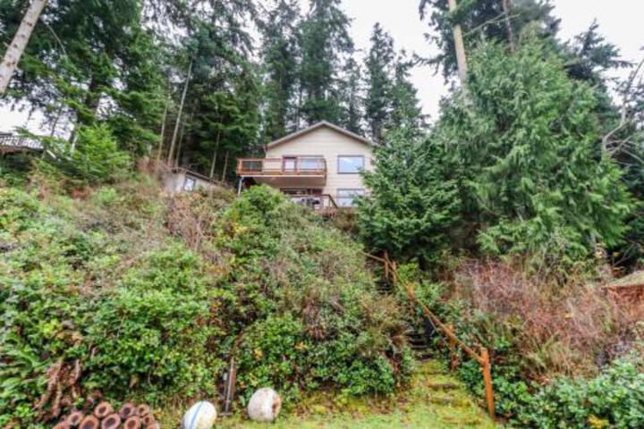 The Cabin at Oak Bay