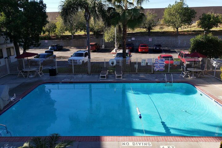 Pool 6 of 15
