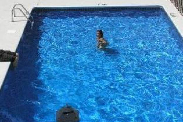 Pool 2 of 6