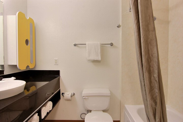 Room 30 of 38