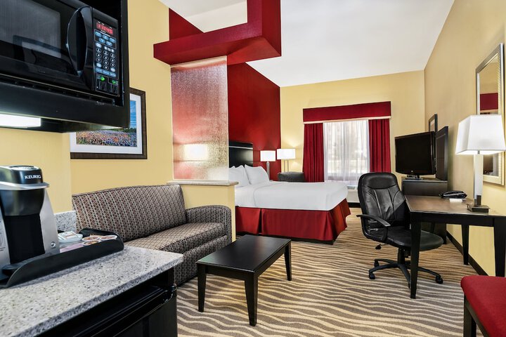 Room 27 of 46