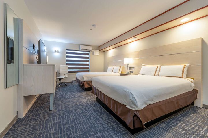 Room 43 of 65