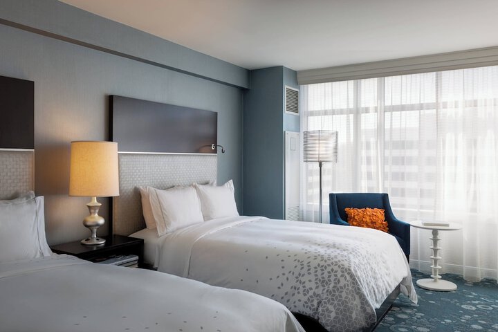 Renaissance Arlington Capital View Hotel