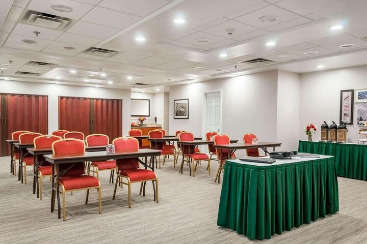 Country Inn & Suites by Radisson Cookeville, TN