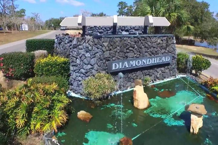 Lakeside Villa - Quite Location walk to the Country Club