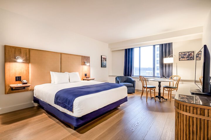 Room 10 of 13