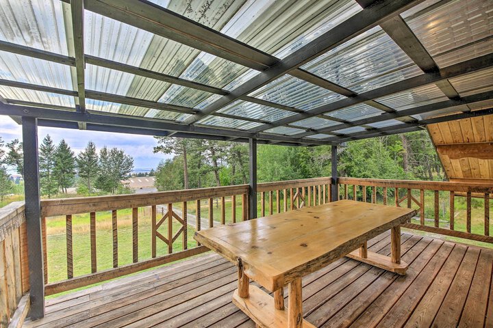 Private Deck & Mtn Views: Family Getaway in Eureka