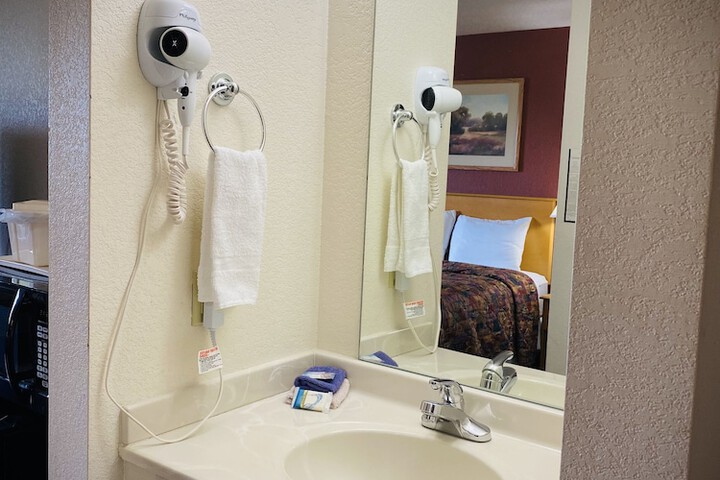 Herington Inn & Suites