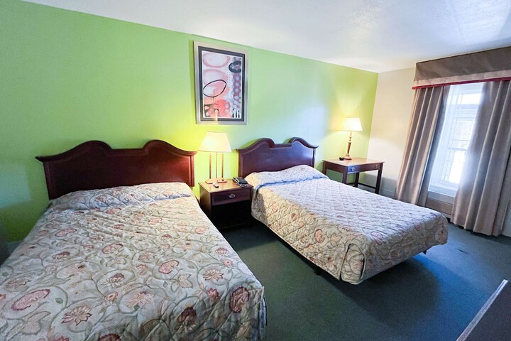 Room 25 of 28