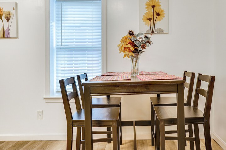 Ludlow Townhome: 3 Mi to Okemo Mountain!