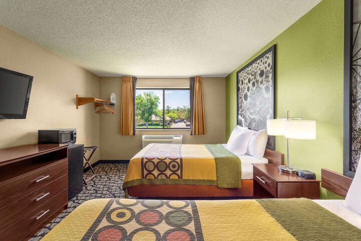 Super 8 by Wyndham Ankeny / Des Moines Area