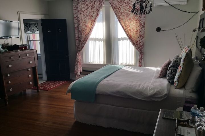 Room 52 of 66