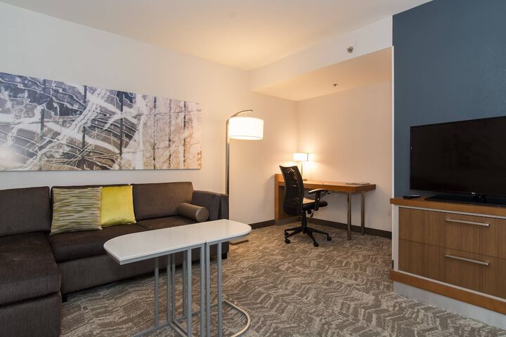 Room 15 of 38