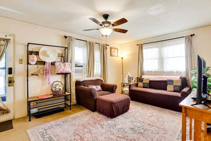 Cottage w / Furnished Deck: 1 Mi to Dtwn Craig!