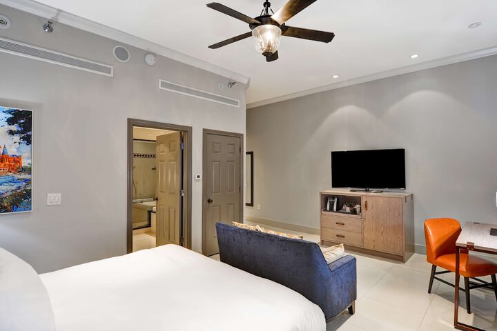 The Cincinnatian Hotel Curio Collection by Hilton