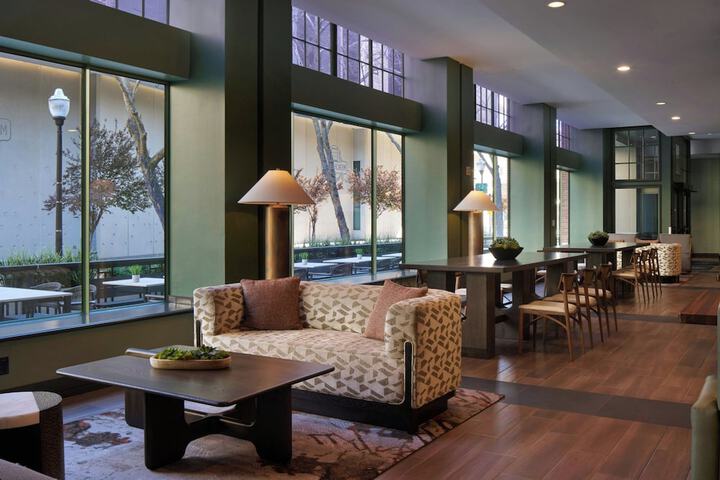 Sheraton Grand Sacramento Hotel