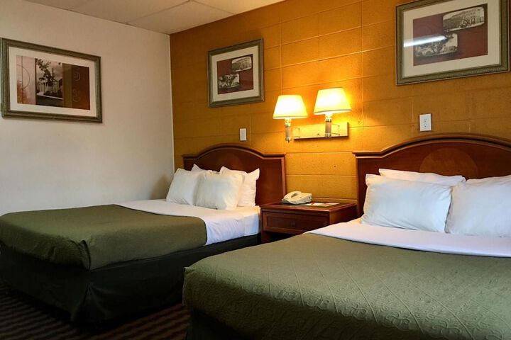 Room 8 of 12