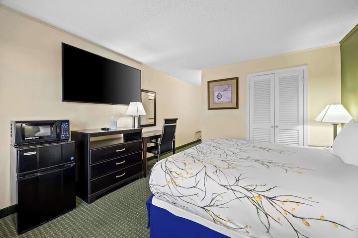 Room 14 of 34