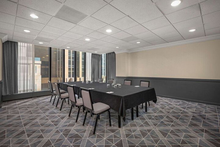 The Marquette Hotel Curio Collection by Hilton