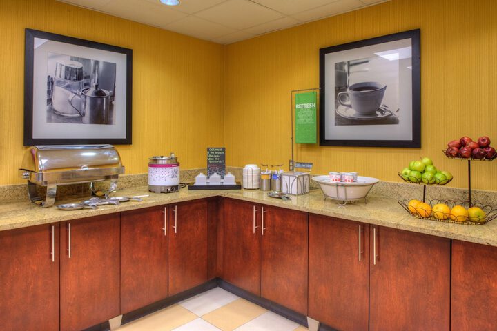 Hampton Inn & Suites Ontario