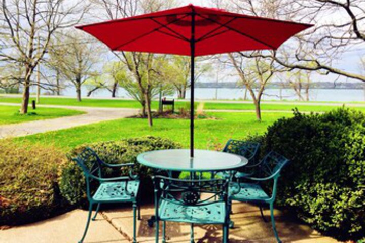 Niagara Falls Lakeview house