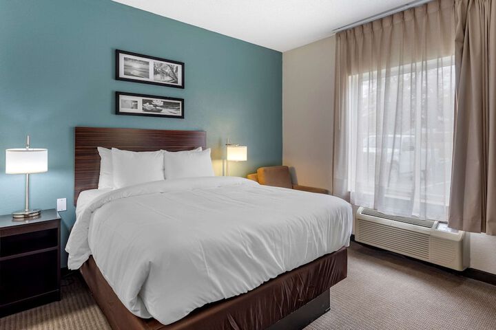 Room 8 of 28