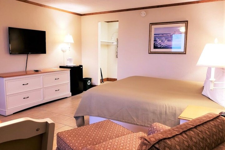 Room 15 of 33