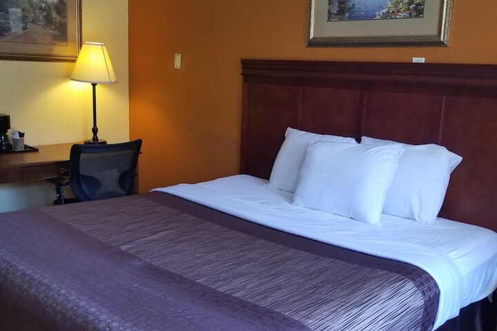 Room 8 of 23