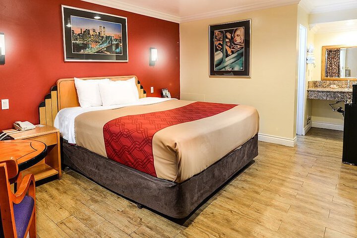Room 8 of 24