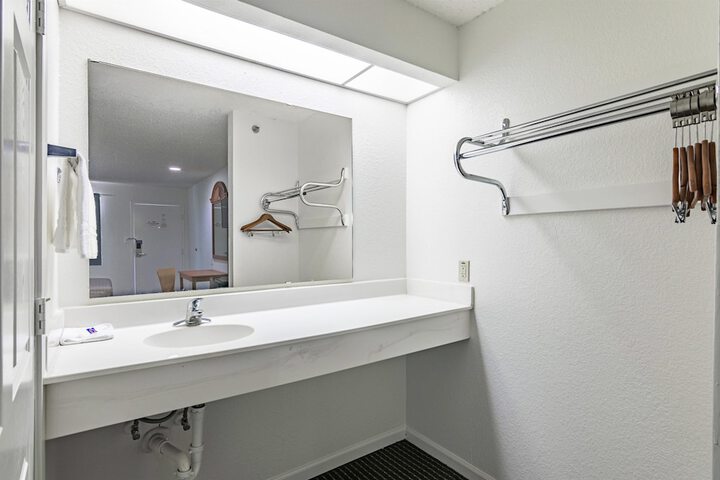 Room 11 of 26