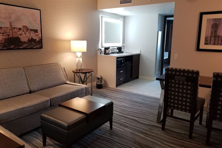 Room 32 of 90