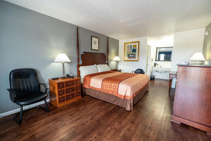 Room 26 of 40