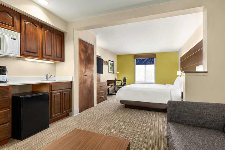 Holiday Inn Express & Suites Philadelphia - Mt. Laurel by IHG