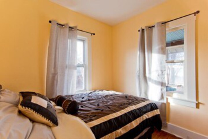 Amazing 5 Bedroom Downtown Ferndale House