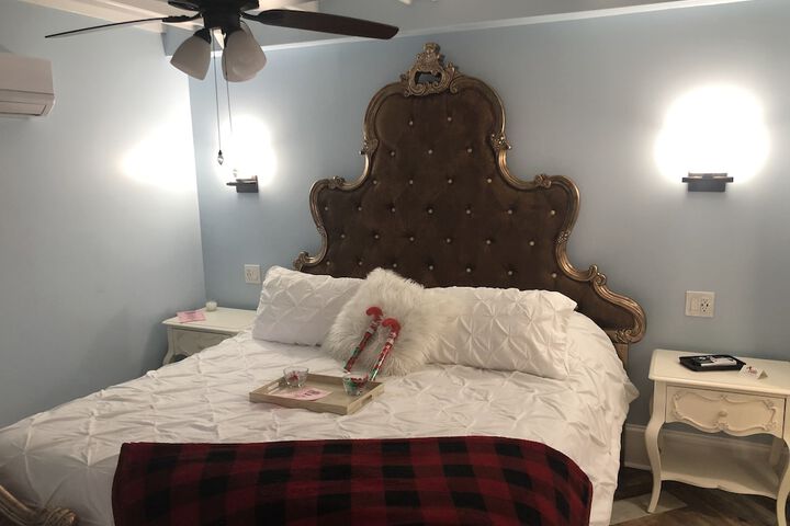 Room 5 of 10
