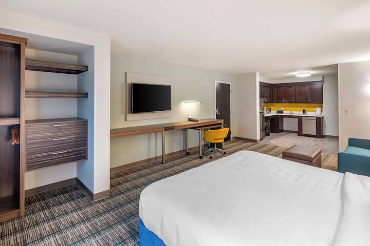 Room 9 of 32
